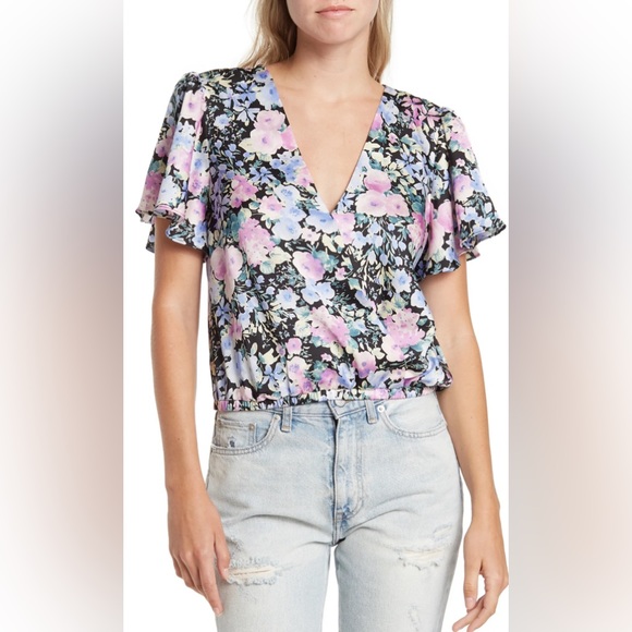 ASTR Flutter Sleeve Faux Wrap Crop Top Size Small (2-4) NWT - Picture 1 of 16